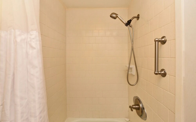 Papakea #E109 1 Bedroom Condo By Redawning