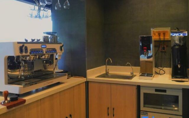 James Joyce Coffetel Hotel (Hami Yingbin Avenue)