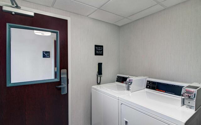 Hampton Inn & Suites Syracuse Dewitt