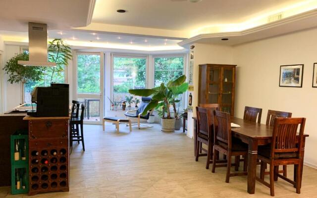 Whirlpool, Fußbodenheizung, Nintendo NES, Netflix, Wintergarten & Workspace