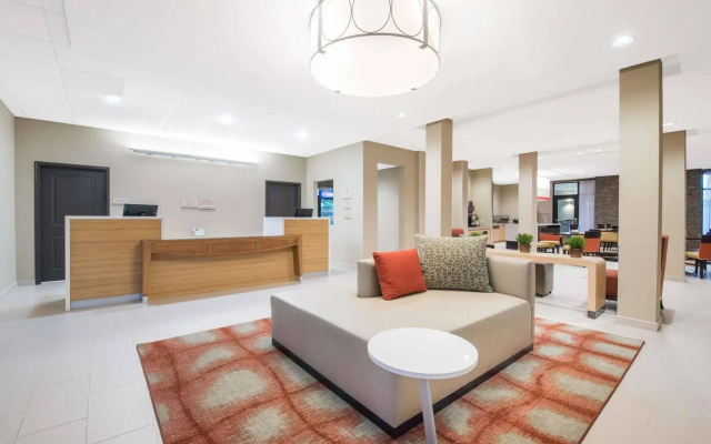 Hawthorn Suites by Wyndham Fargo