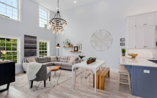 The Brownstone - 1 Block From Dtwn Square