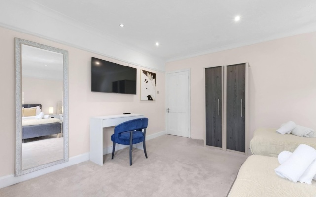 Elegant 5 Bedroom, 2 Bathroom Home at Marlow Hill