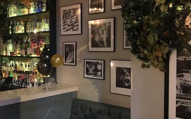 Eurobar Cafe and Hotel