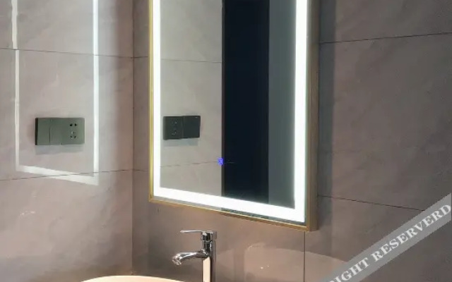 Junlan Yuejing Hotel (Yinchuan Yuehaiwan CBD Lanshan Park)