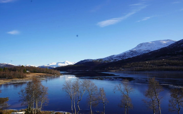 Lake View Apartment with loft