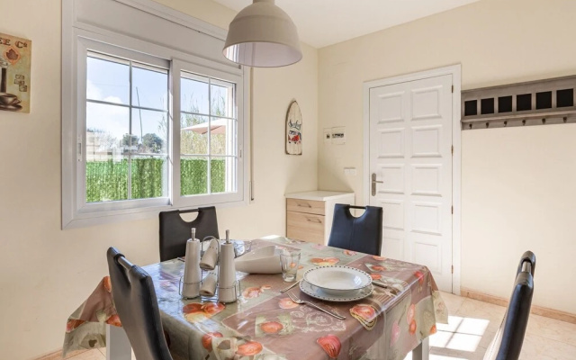 Splendid Holiday Home in St Pere Pescador With Swimming Pool - фото 2