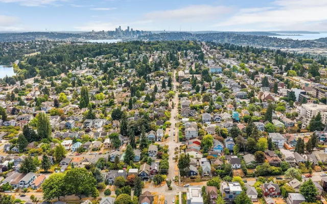 Phinney's Newest Family House with BBQ