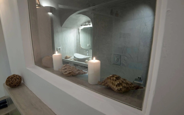 Kima Oia Suites