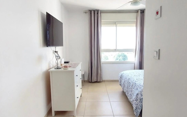 Best location near Leonardo Hotel sea view