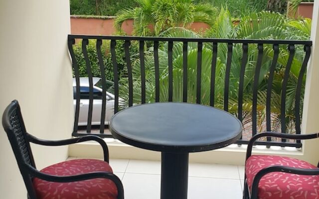 2 Bed Apt with Balcony at Runaway Bay