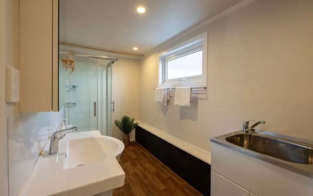 Cool 3 Bedroom Uptown Apartment Close to K Road