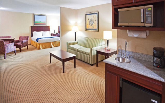 Holiday Inn Express Hotel & Suites Cincinnati Se Newport, an IHG Hotel