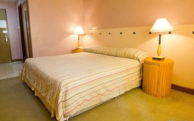 The Pearl Manila Hotel