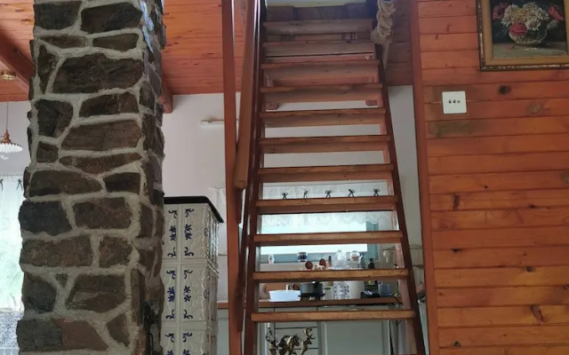 Sunny Wooden House on Creek, 30 Minutes Prague