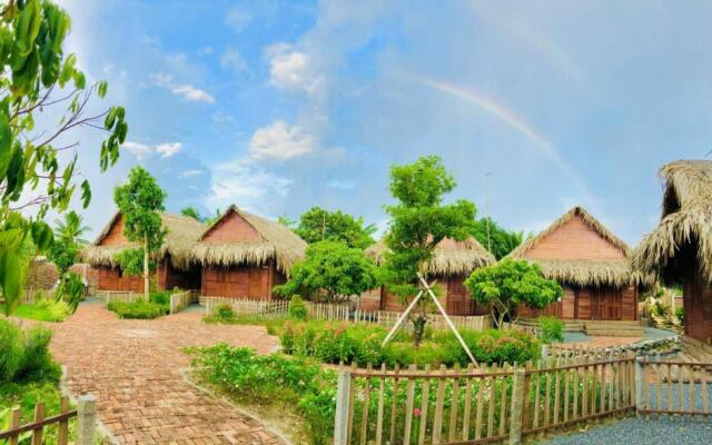 Rooster Mekong Garden & Villas