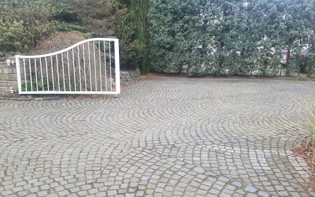 Wohnen im Souterrain einer Villa