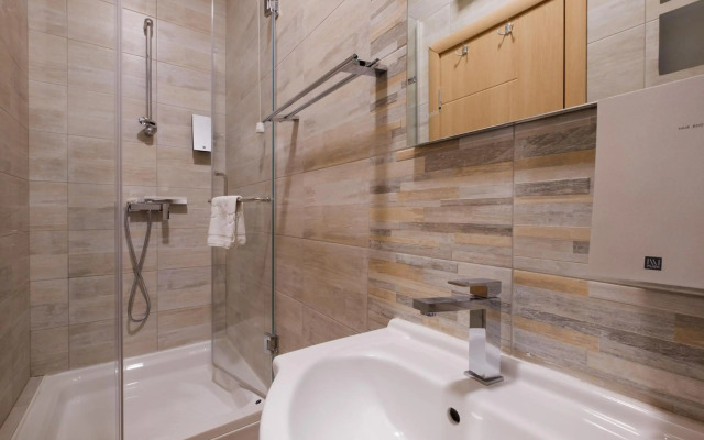 Airport Garni Hotel