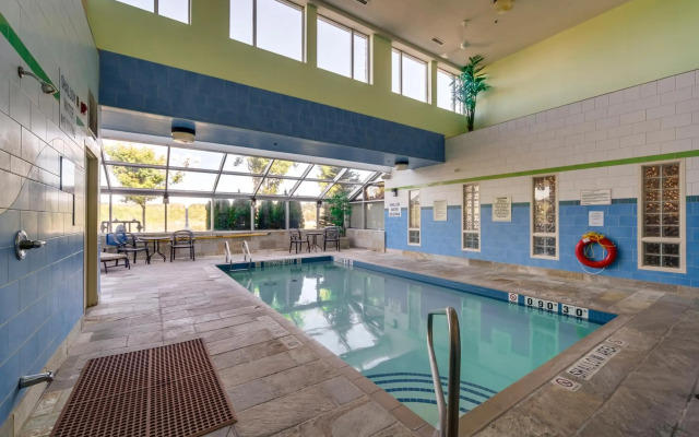 Monte Carlo Inn Barrie Suites