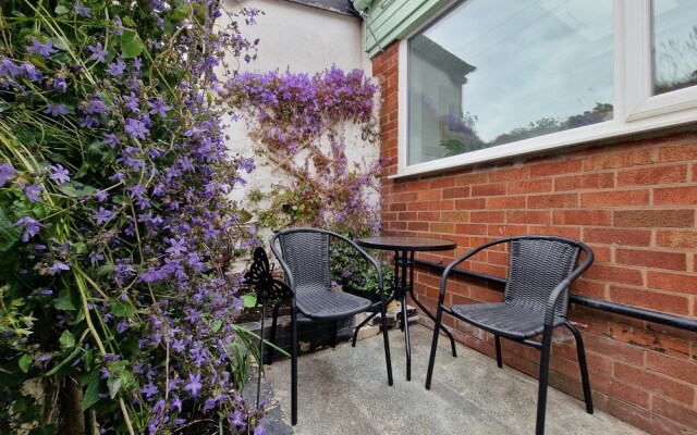 Dysa South Clifton House