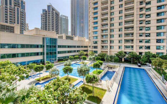 Radiant Urban Retreat With Iconic Burj Khalifa Vws