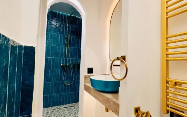 Riad Lakouas- Cannelle Room