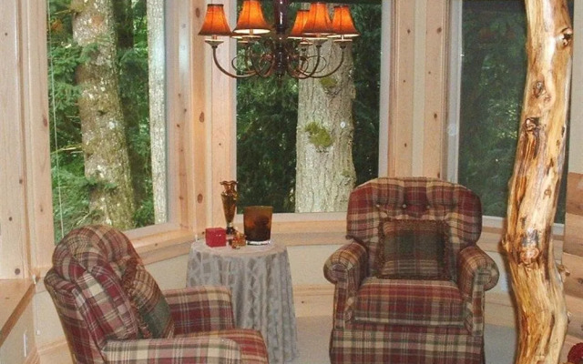 Sandy Salmon Bed & Breakfast Lodge