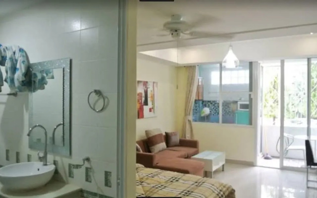 Spanish Place F1 R103