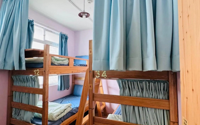 MatchBox Hostel