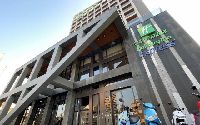 Holiday Inn Express Chiayi, an IHG Hotel