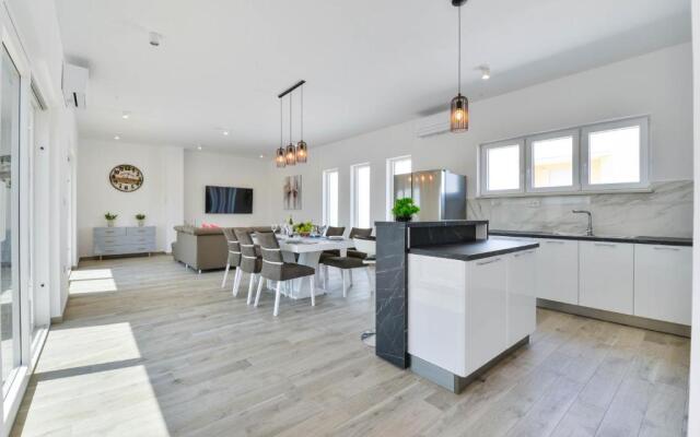 Luxury villa with pool near the beach 2