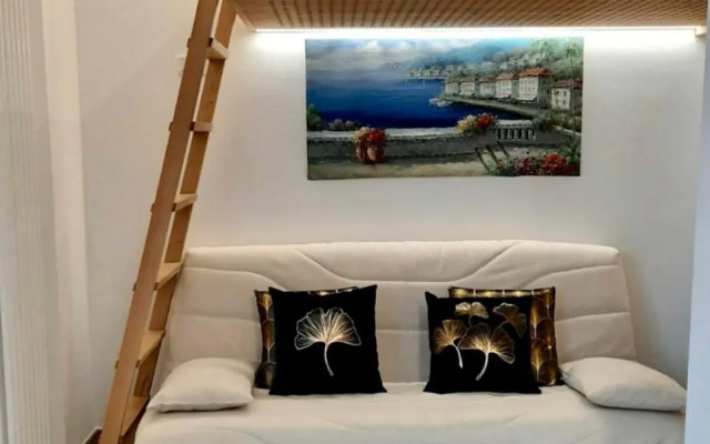 Front Lake Studio with Loft Bed and Pool