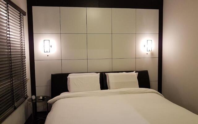 Flame Tree Residence 2-Bedroom Apartment