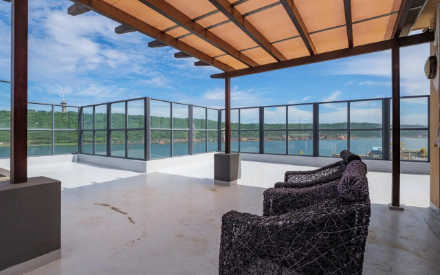 516 Point Bay - Super Stylish for Less