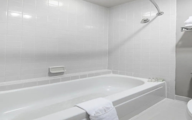 Cloverleaf Suites Columbus