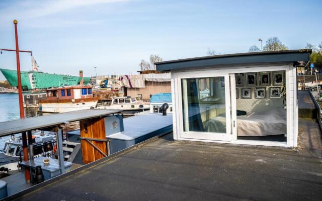 Houseboat Amsterdam