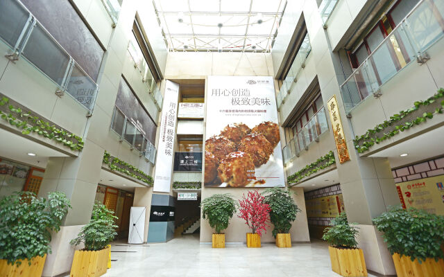 Yiyang City Center Apartment