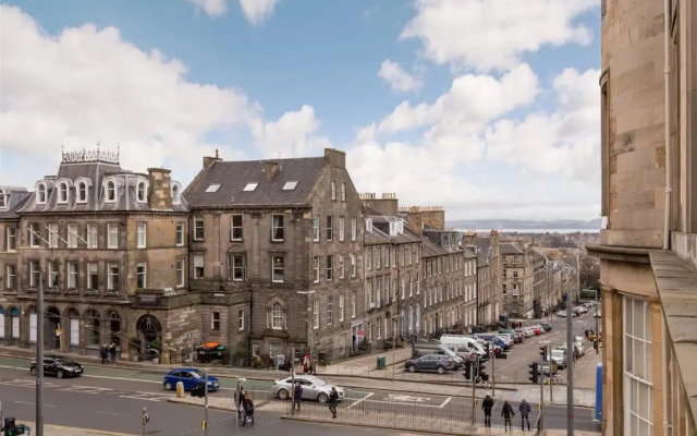 St James Quarter 2 Bed Apartment