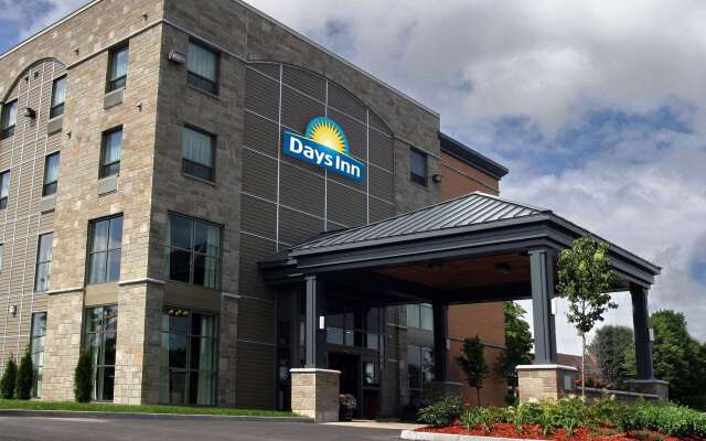 Days Inn by Wyndham Levis