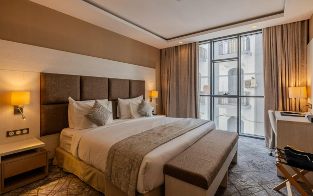 2H Hotel