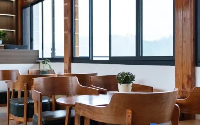 Xitian Stream · Linxi Family Vacation Boutique Stay – Restaurant – Huzhou