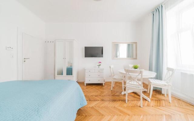 Herzlich Willkommen - Küss die Hand 2