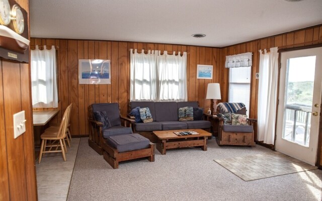 Beachbux 3 Bedroom Cottage by RedAwning