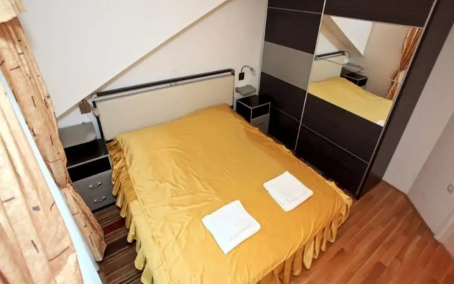 Viola - With Pool - A10