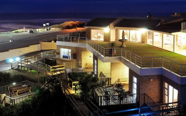 Kelly's Beachfront Apartments