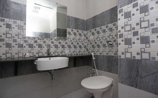 OYO Flagship 18533 Tulip Inn