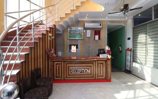 OYO 24340 Hotel Laxmi Palace