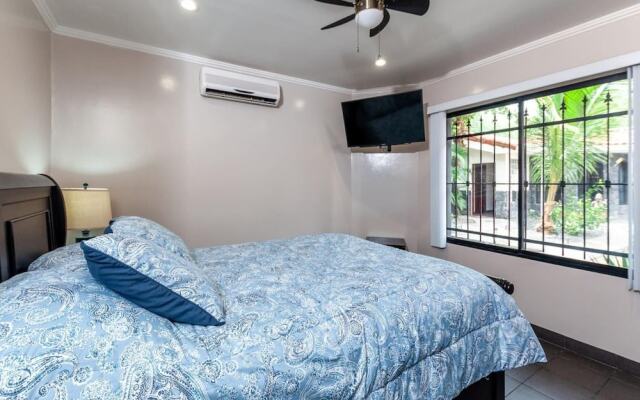 Elegant House 3-bed/2-bath With Large BBQ Patio