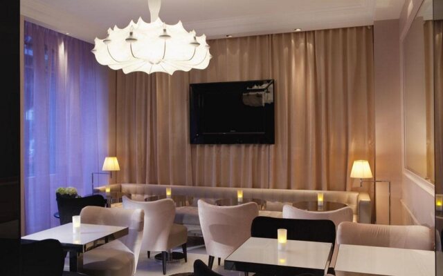 First Hotel Paris Tour Eiffel