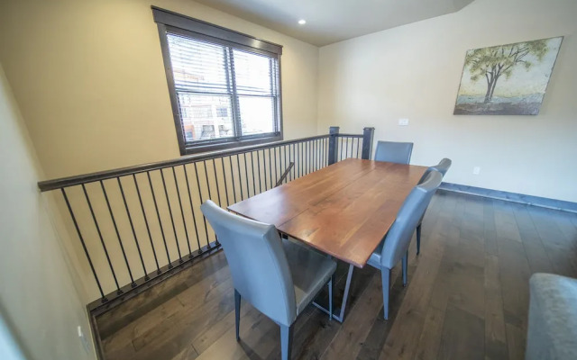 Alders 24 Outpost Dr